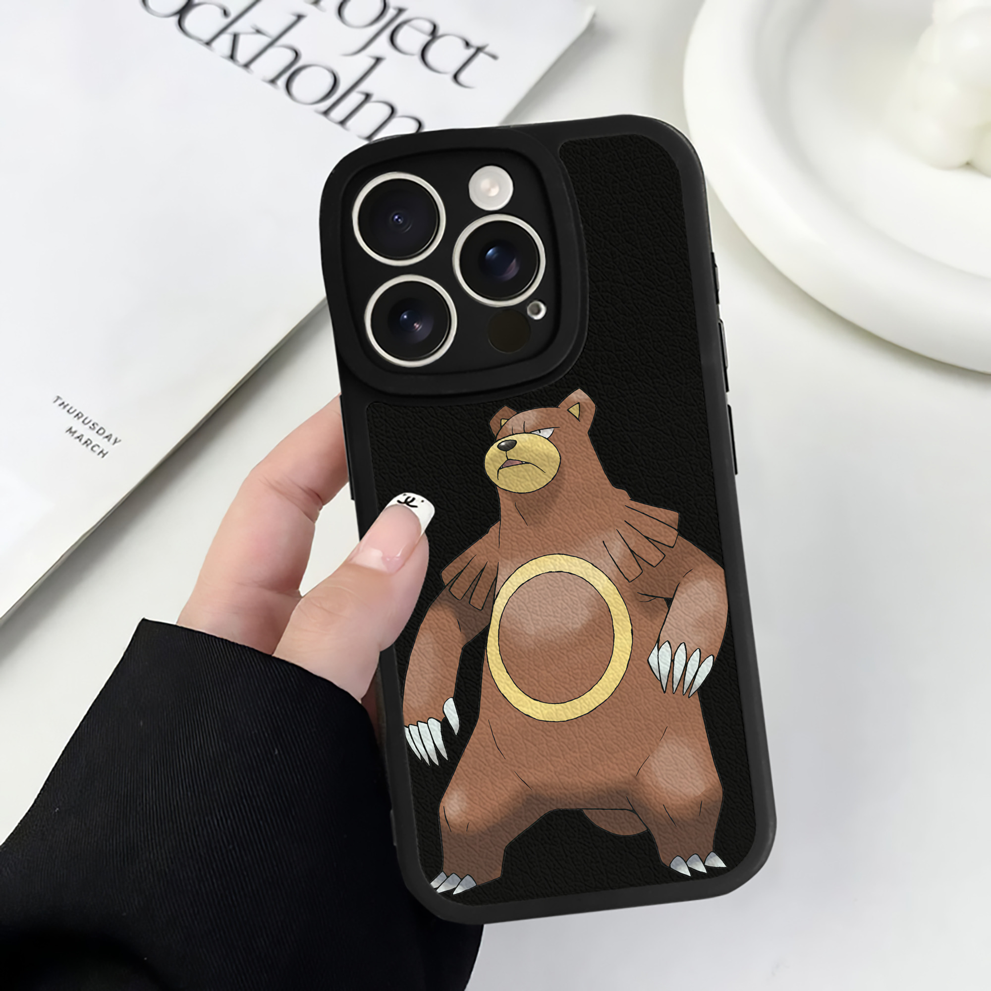 （画像用） ポケットモンスター Pokémon 【iPhone 16シリーズ対応】シリコンスマホケース（レザー調） 材質：シリコン